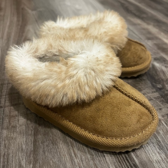 Three pre-loved toddler shoe bundle - free gift with purchase - Picture 5 of 6